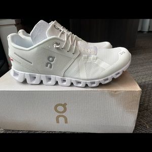 On Cloud Cloud 5 size 7 all white. Never worn- with original box.